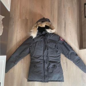 Canada goose jacket. Size XS in grey. EUC - work for one or two seasons